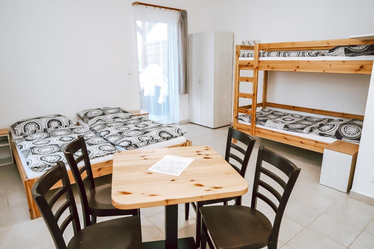 Chaty A Apartmany Hracholusky Kemp Kosatka Pnovany Экстерьер фото