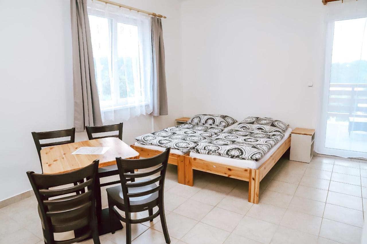 Chaty A Apartmany Hracholusky Kemp Kosatka Pnovany Экстерьер фото