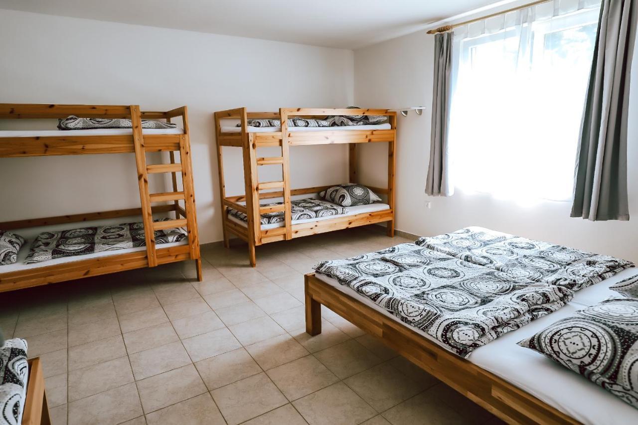 Chaty A Apartmany Hracholusky Kemp Kosatka Pnovany Экстерьер фото