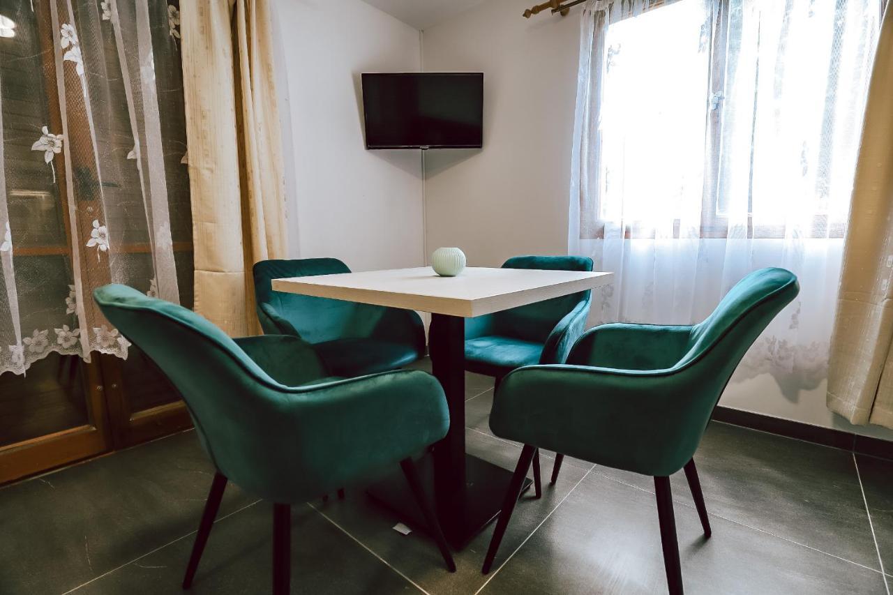Chaty A Apartmany Hracholusky Kemp Kosatka Pnovany Экстерьер фото