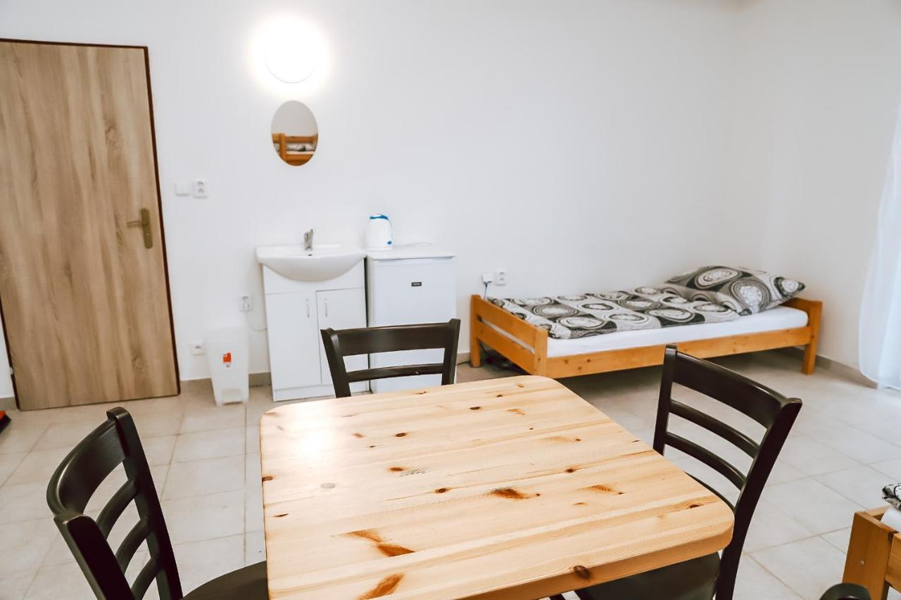 Chaty A Apartmany Hracholusky Kemp Kosatka Pnovany Экстерьер фото