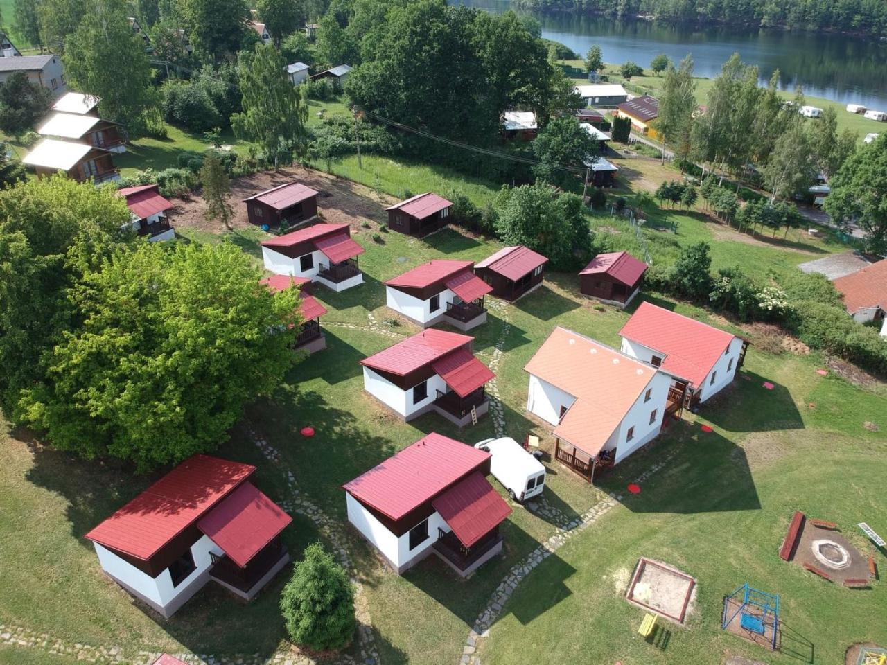 Chaty A Apartmany Hracholusky Kemp Kosatka Pnovany Экстерьер фото